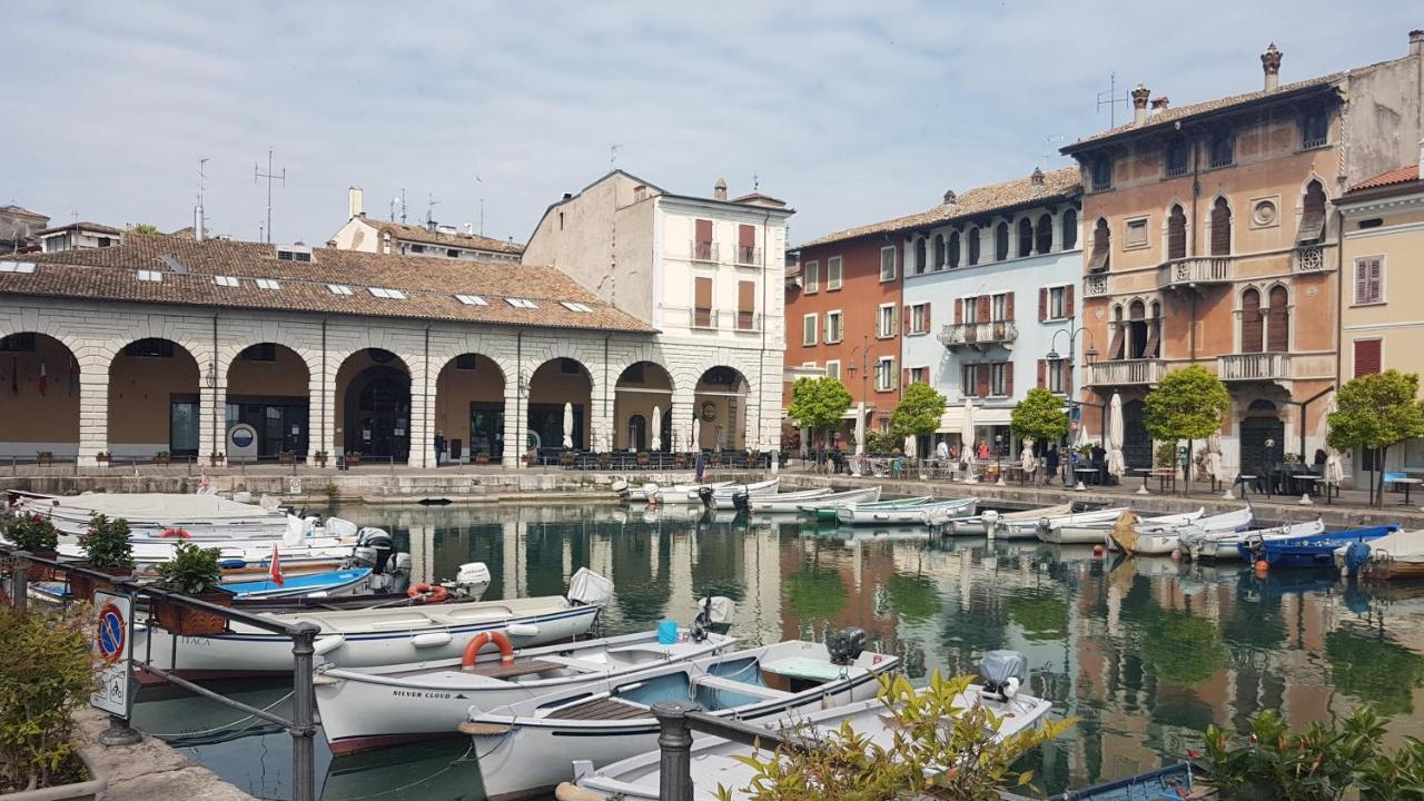 Luminoso Trilocale Con Piscina E Giardino Privato Desenzano del Garda Exterior foto