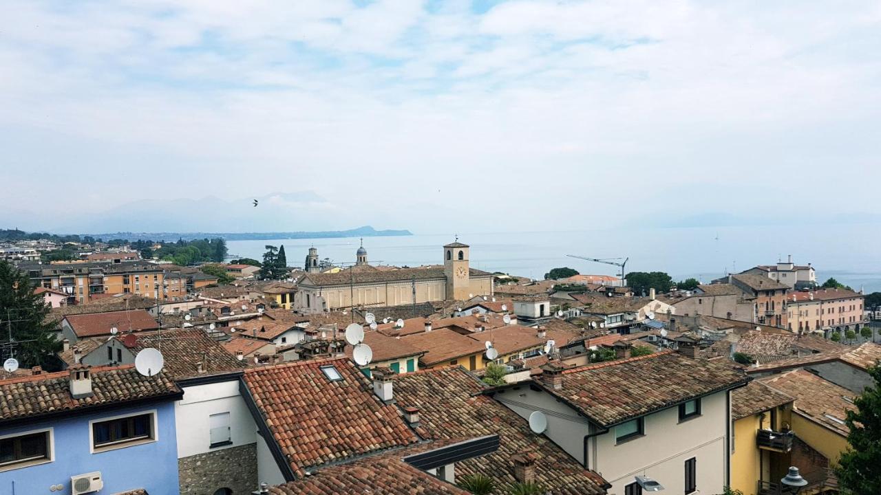 Luminoso Trilocale Con Piscina E Giardino Privato Desenzano del Garda Exterior foto