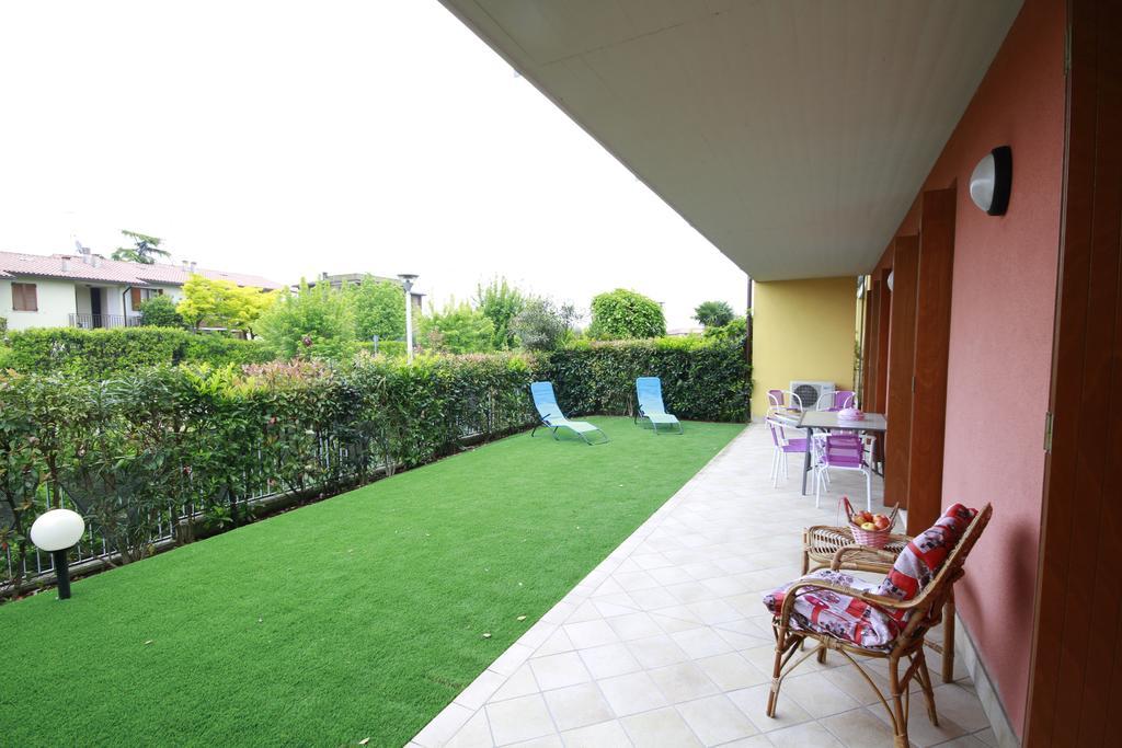 Luminoso Trilocale Con Piscina E Giardino Privato Desenzano del Garda Exterior foto